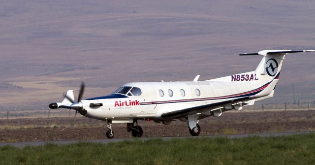 Pilatus PC-12 (N853AL) - AirLink Pilatas PC-12 departs Siskiyou County Airport.