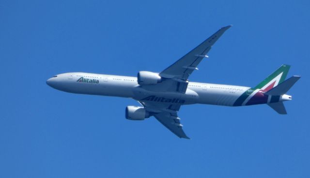 BOEING 777-300ER (EI-WLA) - Upwind of the airport is this 2009 Boeing 777-300ER in the Summer of 2019.