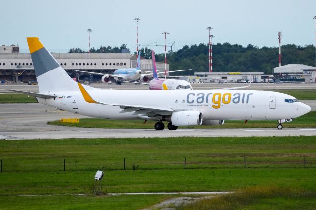 Boeing 737-800 (LZ-CGE)