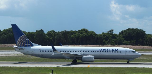 Boeing 737-900 (N38424)