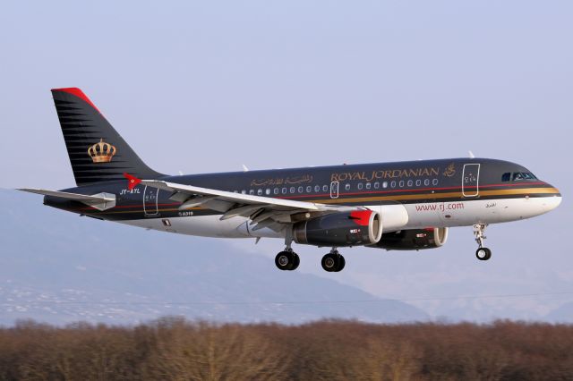 Airbus A319 (JY-AYL)