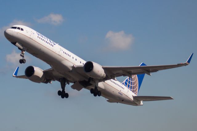 Boeing 757-200 (N598UA)