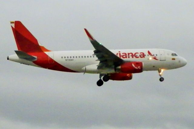 Airbus A319 (N730AV)