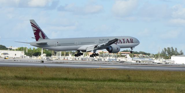 Boeing 777-200 (A7-BAC) - miami int, airport.