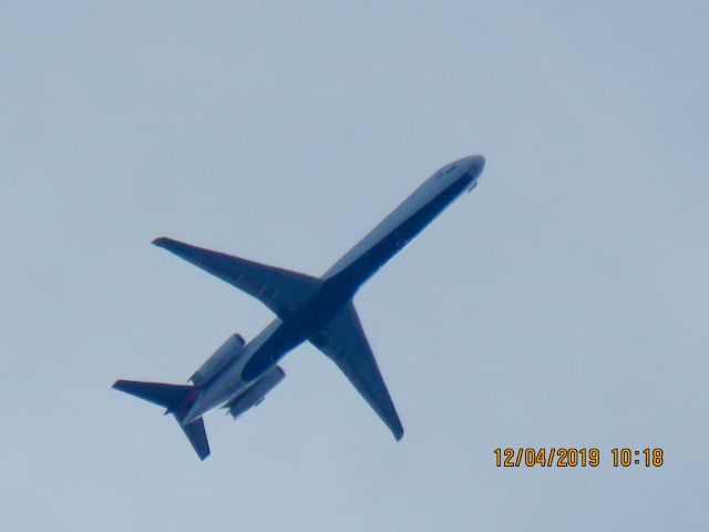 McDonnell Douglas MD-88 (N900DE)