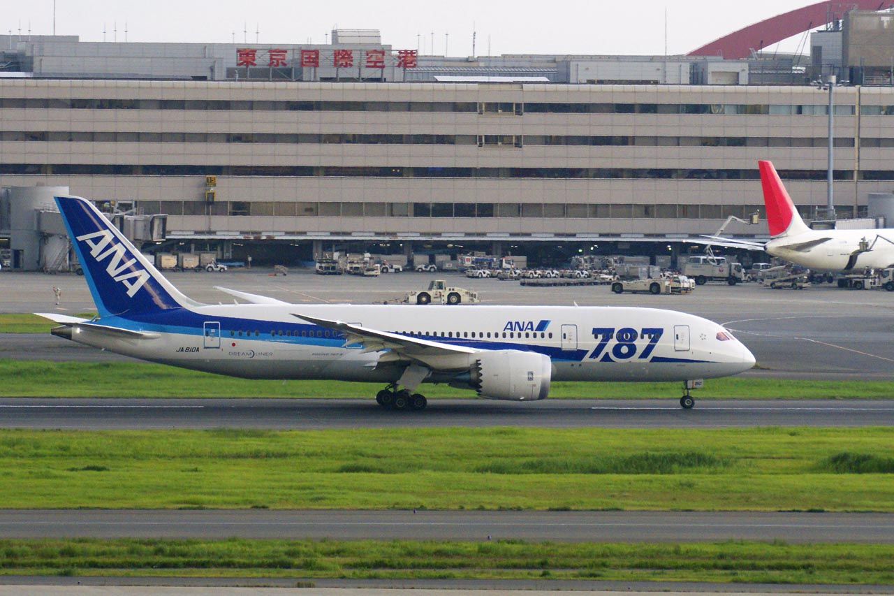 Boeing 787-8 (JA810A)