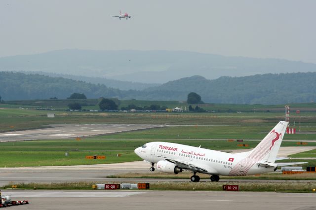 BOEING 737-600 (TS-IOQ)