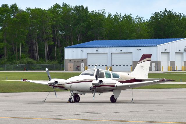 Beechcraft 55 Baron (N4126S) - Beech 95-B55 Baron N4126S in Charlevoix