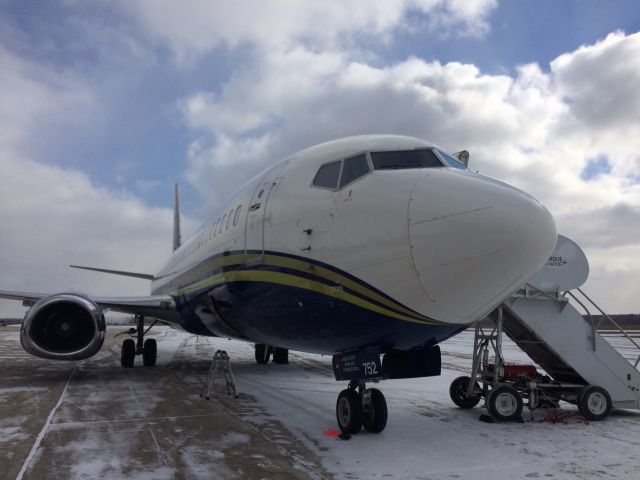 BOEING 737-400 (N752MA)