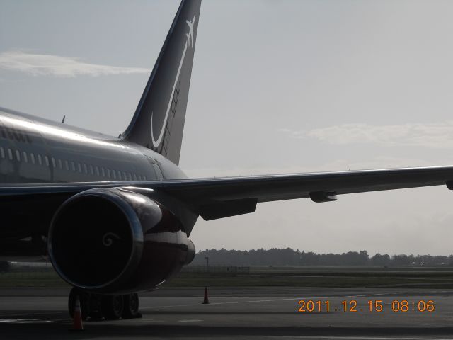BOEING 767-200 (N67157)