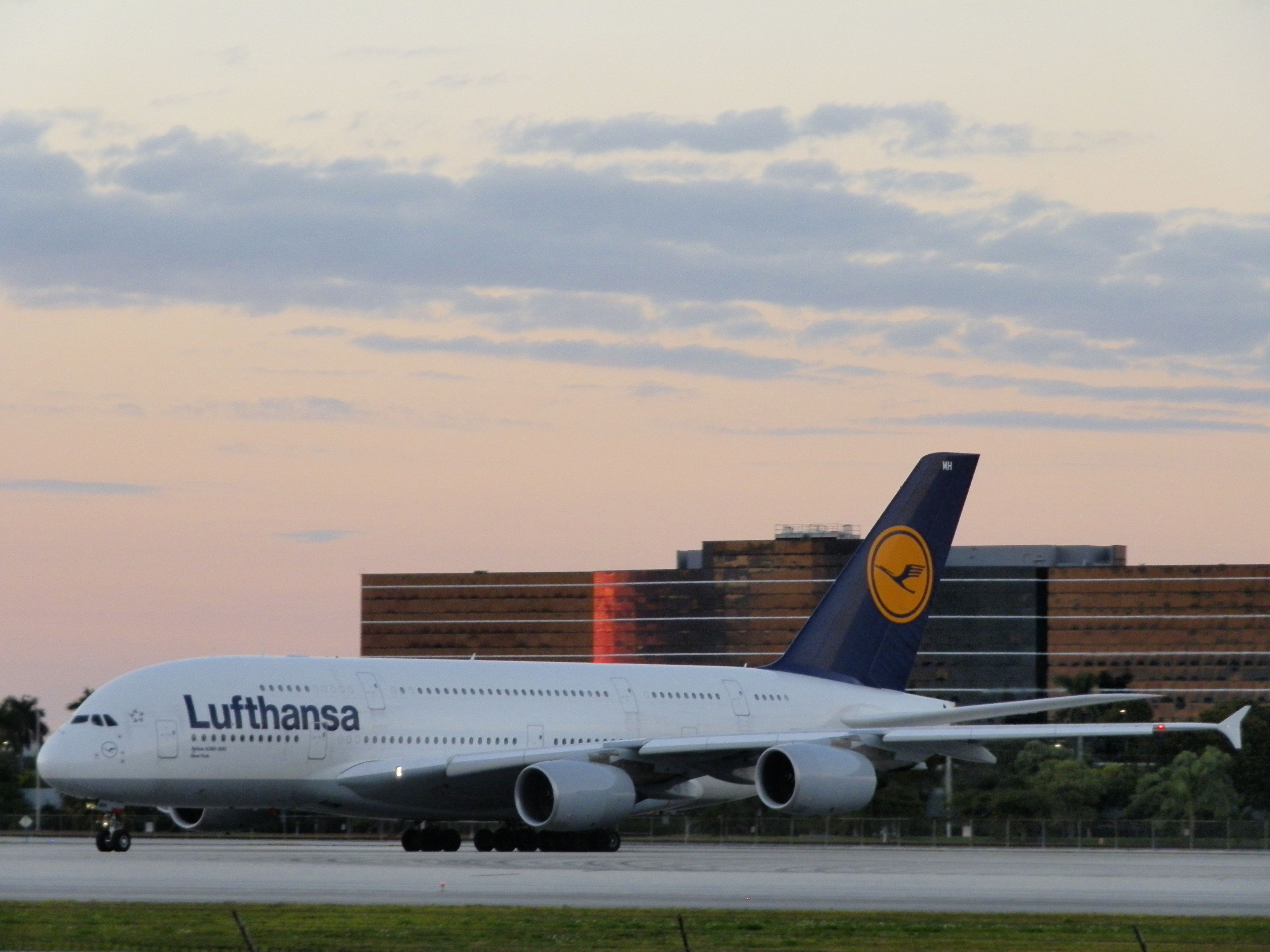 Airbus A380-800 (D-AIMH)