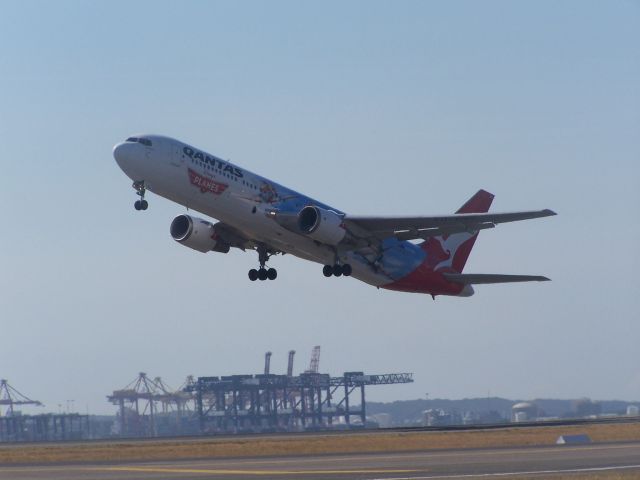 BOEING 767-300 (VH-OGG)