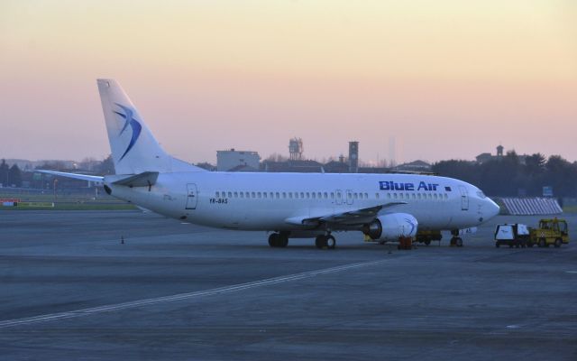 BOEING 737-400 (YR-BAS) - Blue Air Boeing 737-430 YR-BAS in Turin