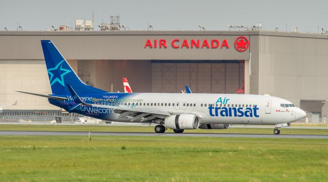 Boeing 737-800 (C-GTQG)