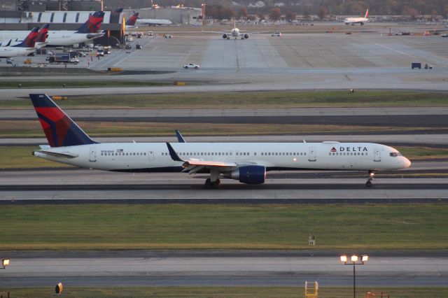 BOEING 757-300 (N584NW)