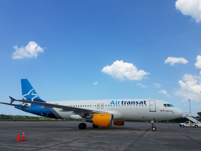 Airbus A320 (C-GCKR) - Parte de la Flota de A320 de Air Transat, en AZS/MDCY, Rep. Dom.