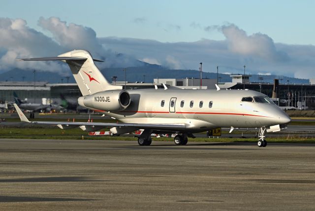 Bombardier Challenger 300 (N300JE)