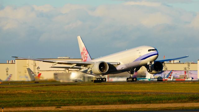 Boeing 777-200 (B-18771) - CAL1710 on rotation from Rwy 16R to begin its delivery flight to TPE on 11.30.20. (ln 1679 / cn 66890)