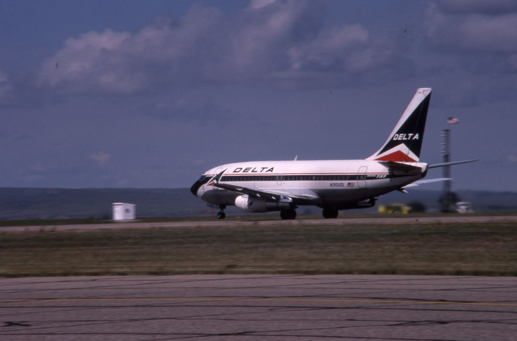 Boeing 737-200 (N7301DL)