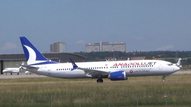 Boeing 737-700 (TC-LAH)