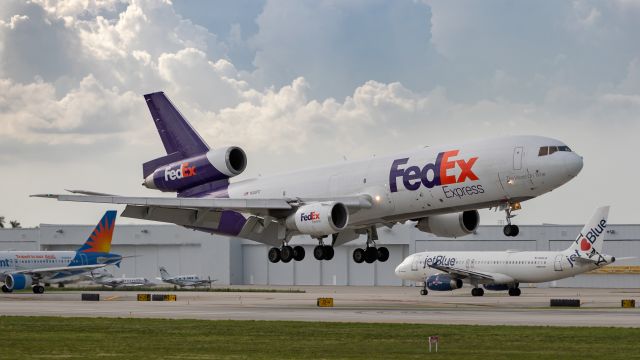 McDonnell Douglas DC-10 (N313FE) - FedEx DC-10-30 landing on runway 10R