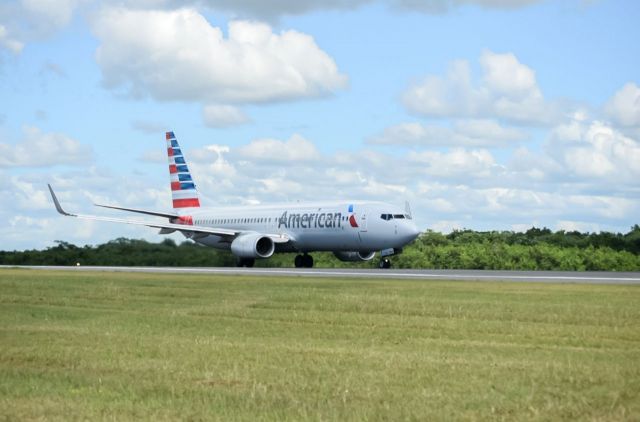 Boeing 737-800 (N865NN)