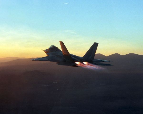 Lockheed F-22 Raptor —