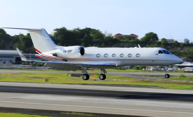 XA-SBT — - Gulfstream XA-SBT landing at St Maarten.  