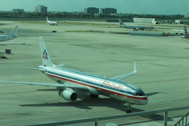 Boeing 757-200 (N630AA) - 121013 pulling in to the gate, southside of Term D