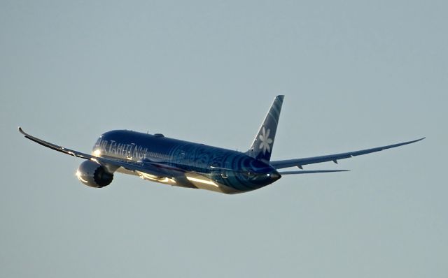 Boeing 787-9 Dreamliner (F-OVAA)