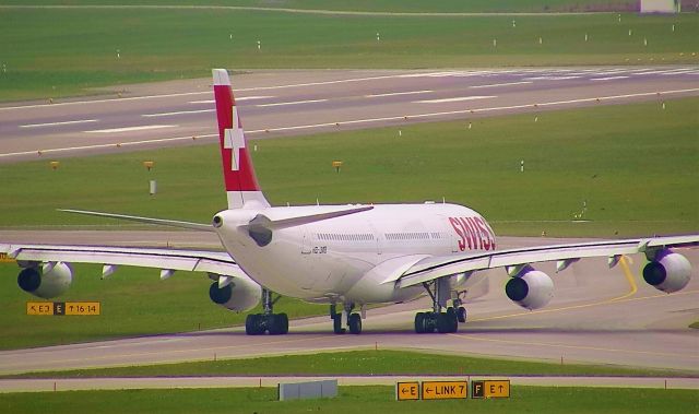 Airbus A340-300 (HB-JMB)