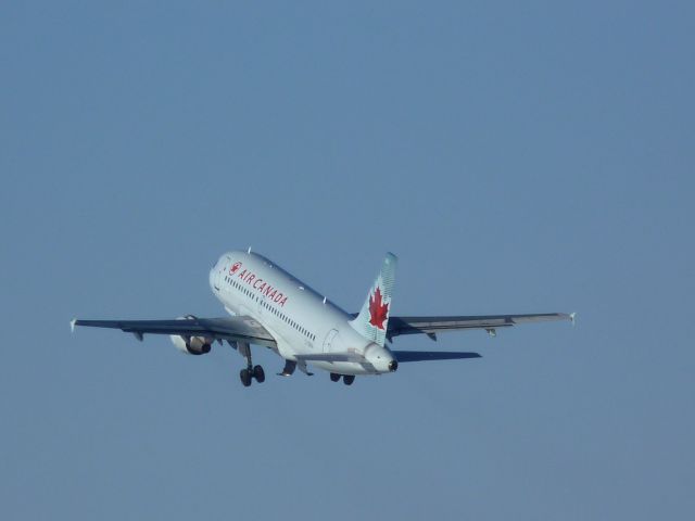 Airbus A319 (C-GBIA) - wheels are retracting after taking off of #25