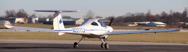 Diamond DV-20 Katana (N227TJ) - Taxiing out to runway 27 on 12/18/13...