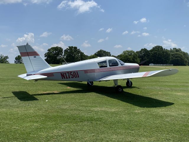 Piper Cherokee (N1750J)