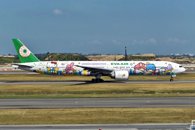 BOEING 777-300 (B-16722)