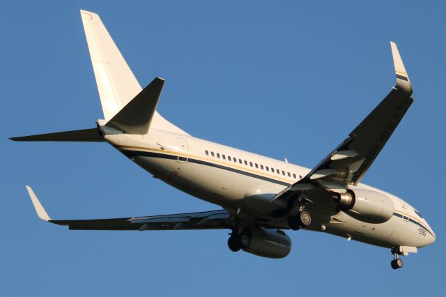 Boeing 737-700 (16-6696)