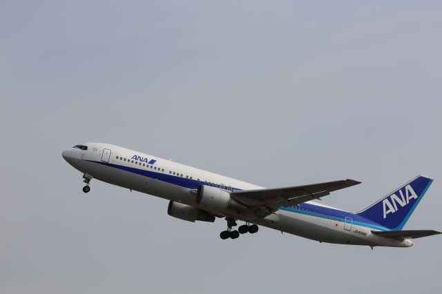 BOEING 767-300 (JA8288)