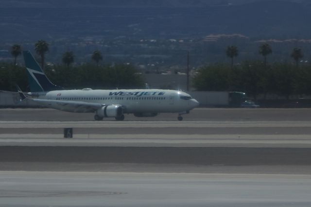 Boeing 737-700 (C-GWSA)