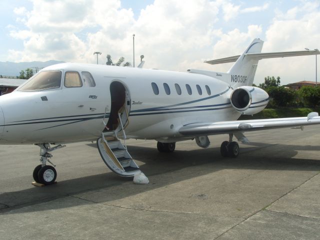 Hawker 800 (N8030F)