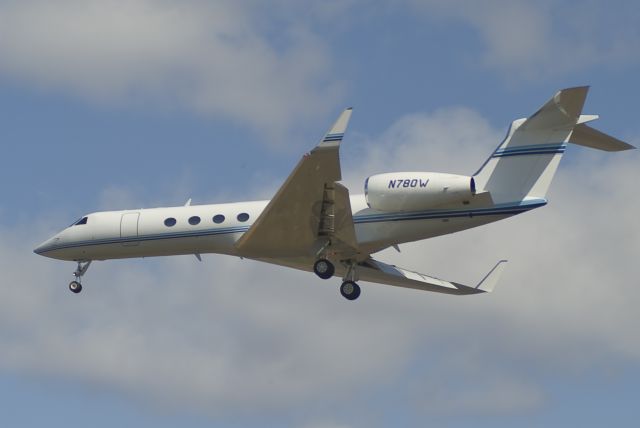 Gulfstream Aerospace Gulfstream V (N780W) - Short final