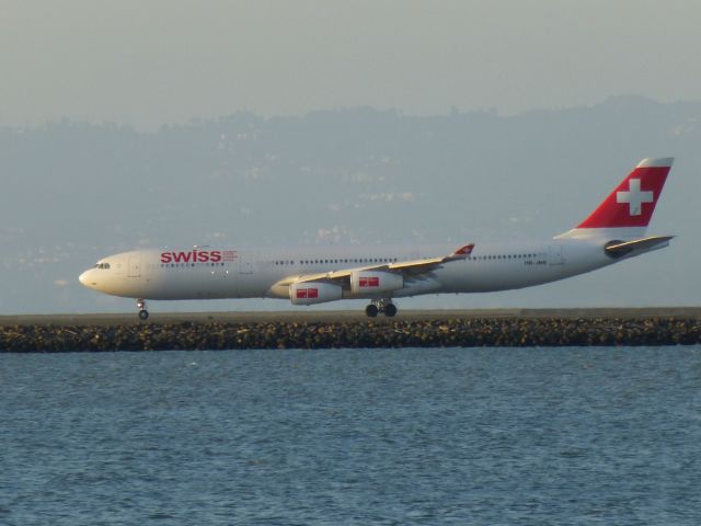 Airbus A340-300 (HB-JME)