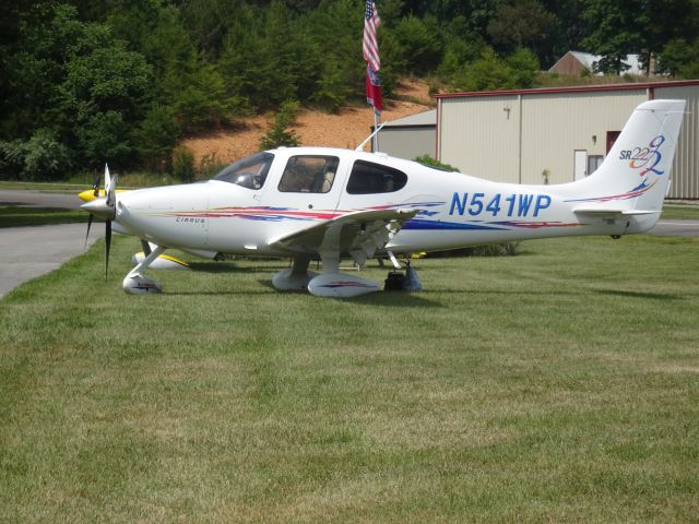 Cirrus SR-22 (N541WP)