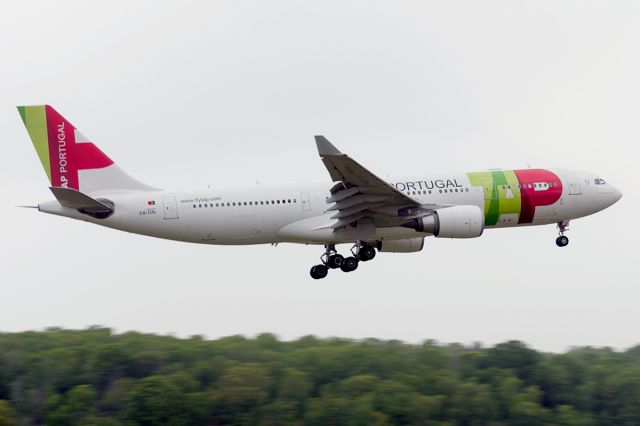 Airbus A330-300 (CS-TOL)