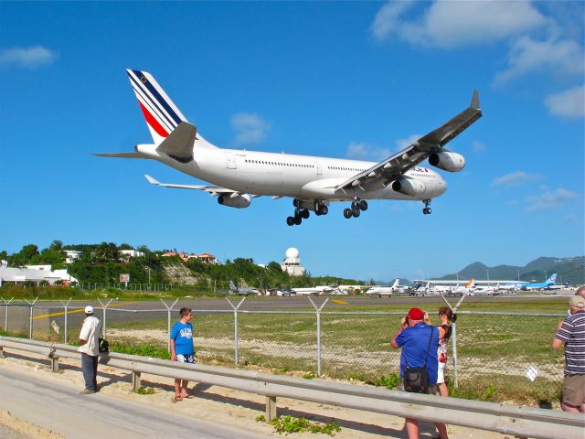 Airbus A340-300 (F-GLZK) - Landing at Princess Juliana Airport, Sint Maarten - December 24, 2011