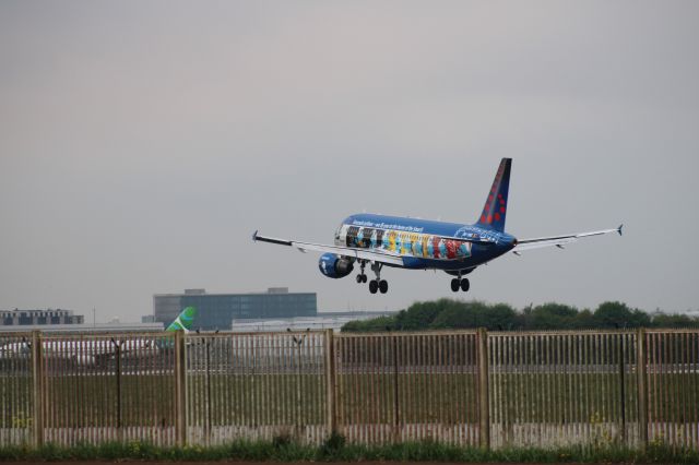 Airbus A320 (OO-SND) - Spotting platform 07R/25L