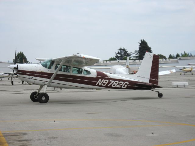 Cessna Skywagon (N9782G) - Taxiing at Fullerton