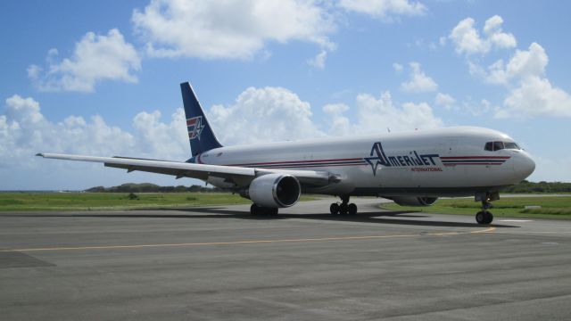 BOEING 767-200 (N319CM)