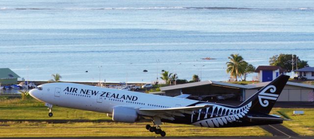 Boeing 777-200 (ZK-OKA)