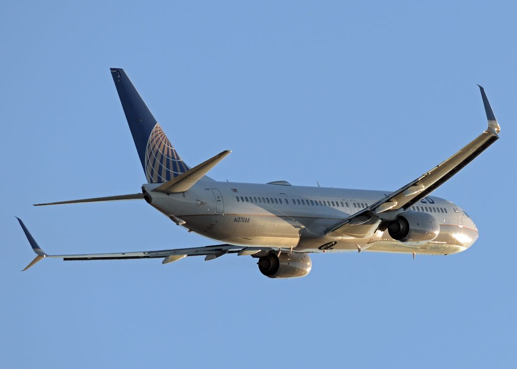 Boeing 737-900 (N37468)