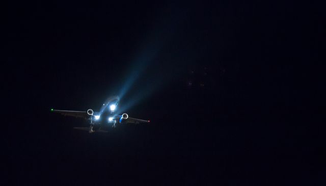 Airbus A320 — - On short final at KLGB